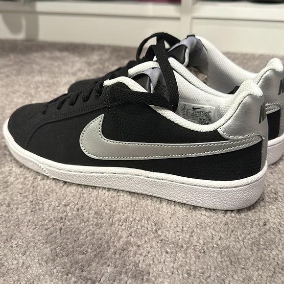 Brand new women’s Nike shoes size 6 - Picture 3 of 7
